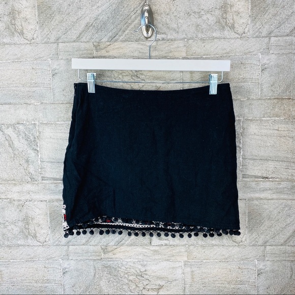Umgee EMBROIDERED POMPOM SKIRT Size Medium - Picture 7 of 11
